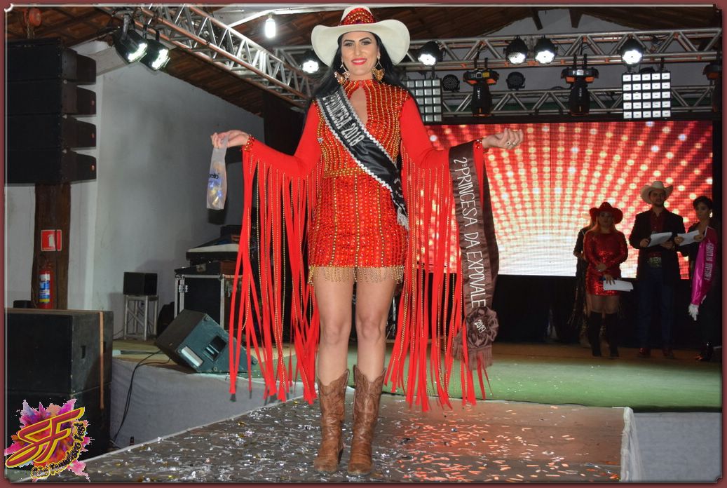 DESFILE DA RAINHA DA EXPOVALE 2019